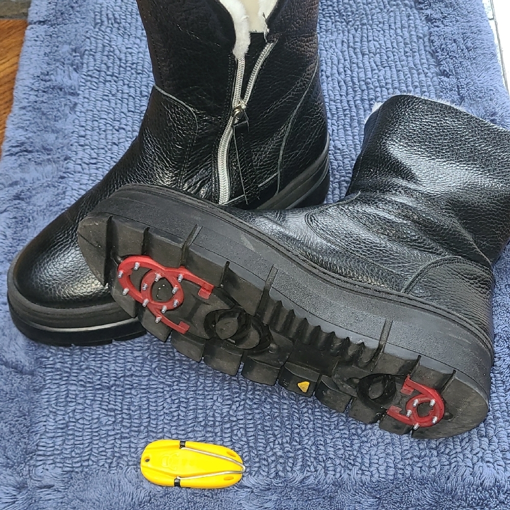 Black Leather, Faux-Fur Lined Women's Winter Zip Boots, U.S. Size 8 - Picture 5 of 15